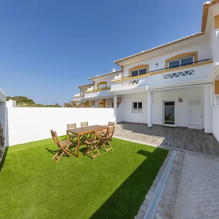 Zen - 3 Bedroom House Semesterbostad *